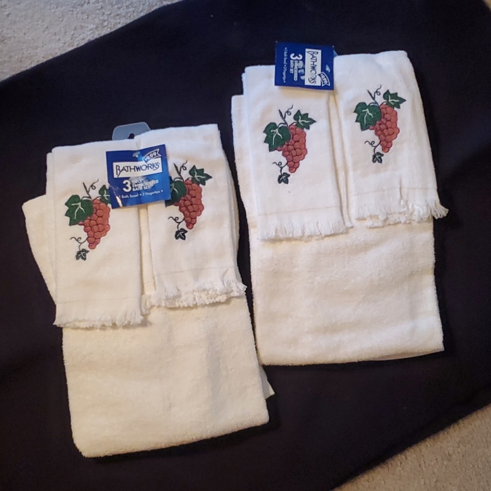 2 3pc Bath, and Fingertip Towel Set